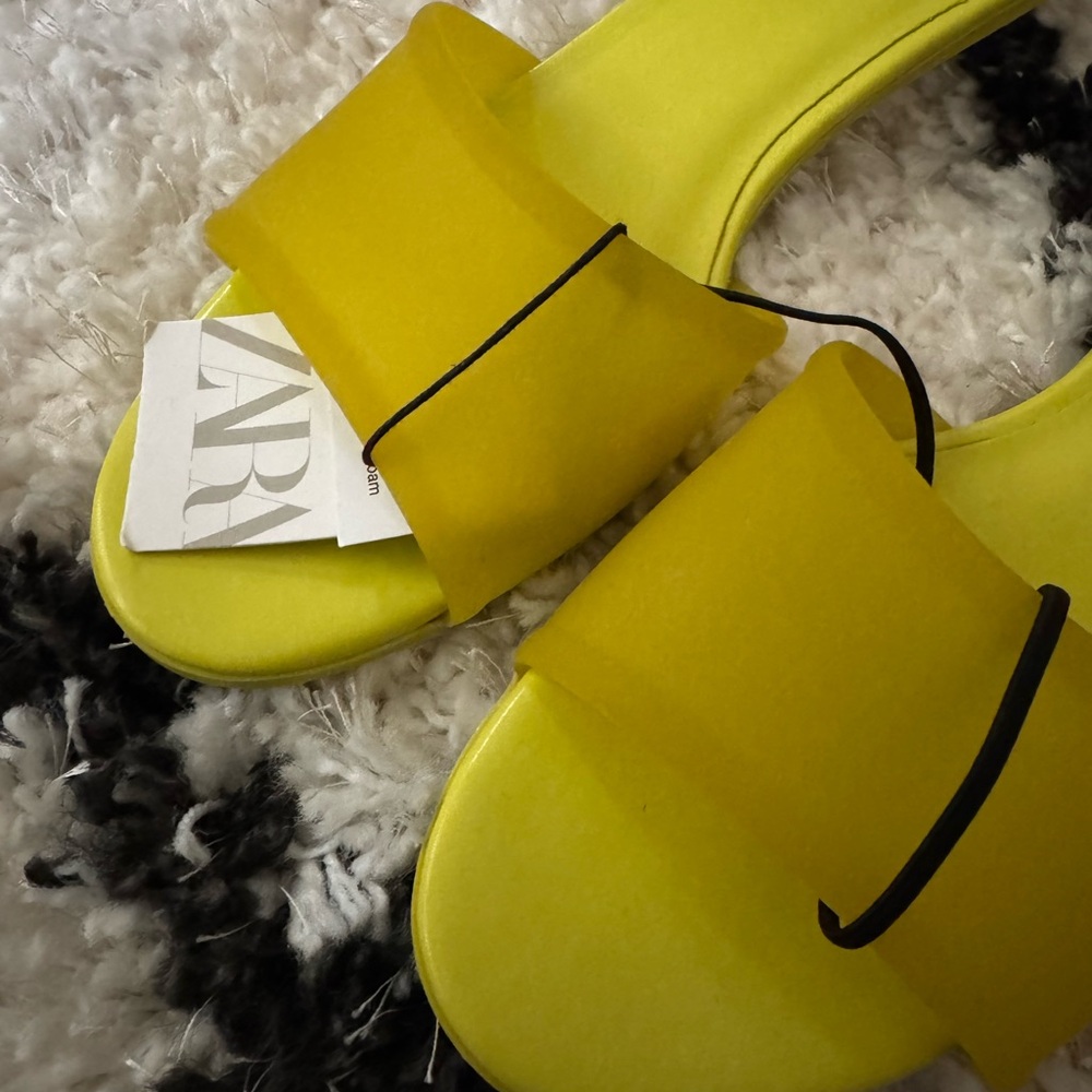 Zara Yellow Slide Sandals - Picture 3 of 3